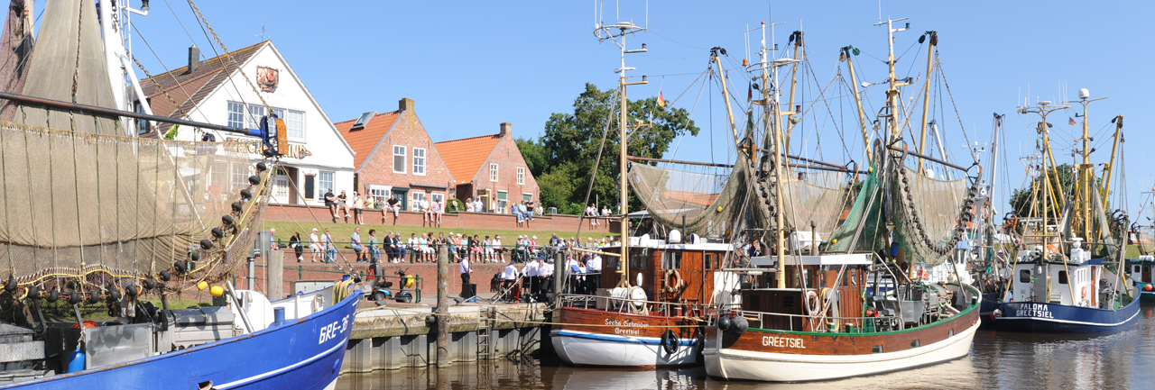 Shantychor am Greetsieler Hafen